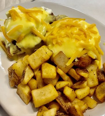 Fried Chicken Benedict with Hollandaise instead of cheddar sauce and no jalapeños. Really good. Get the hollandaise!!!