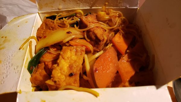 Singapore noodles w/tofu ($14.50), modified to be vegan w/o fish sauce, egg. Not that flavorful.