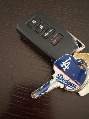 Key fob replacement and house keys with Dodgers emblem. Thank you!