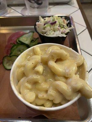 Mac & cheese & slaw