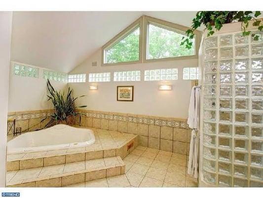 This bright bath & jacuzzi isn't the only thing this home has to offer. Read details about this property: www.lisatigerhomes.com