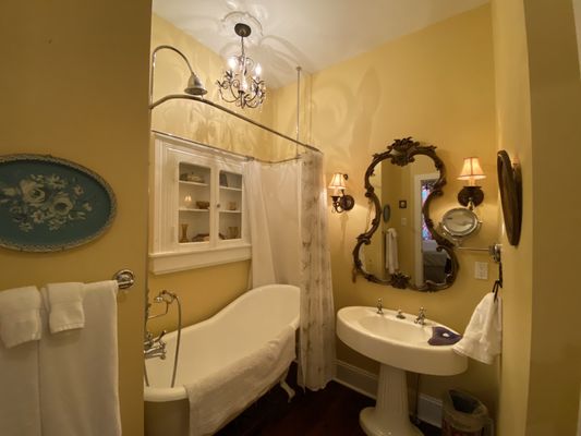 Cape Mae bathroom