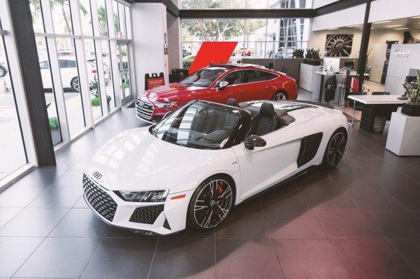 Showroom with 2021 R8 and S7