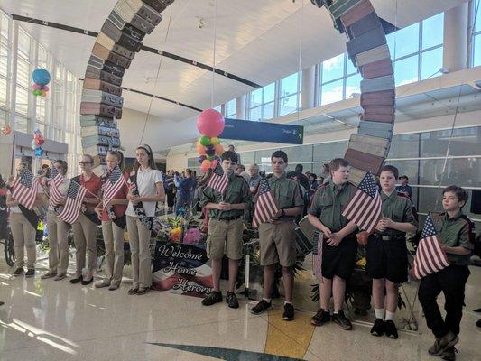 Welcoming Honor Flight #008