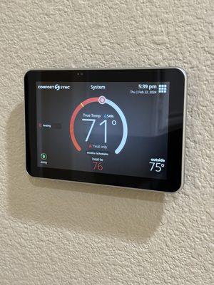 COMFORT SYNC COMMUNICATING THERMOSTAT