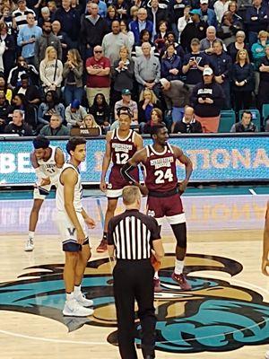 Jeremiah Robinson Earl and Saddiq Bey at the tip for Villanova. Two future NBA stars.