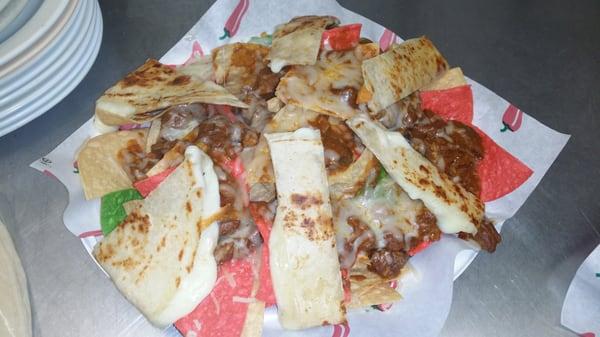 VICTORIAS SPECIAL NACHOS $10.99