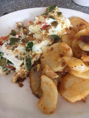 Awesome veggie and egg white omelette made to order and arrived with crunchy home fries. Served by Sheila who was as great as the food