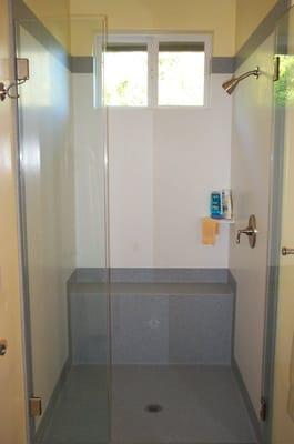 Seamless solid surface shower