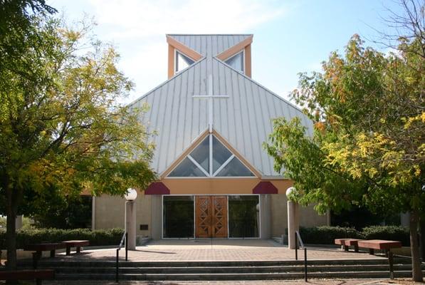 Asbury United Methodist Church Sanctuary and Courtyard