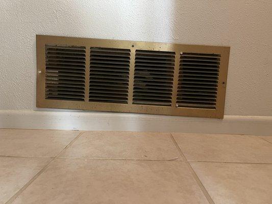 Crooked air vent