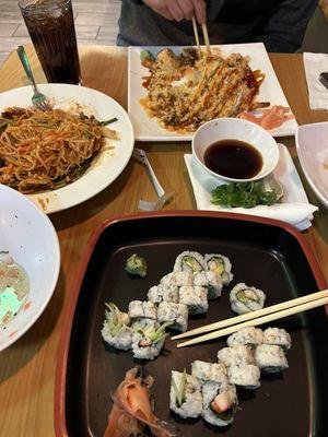 Pad Thai, super crunchy roll, California roll