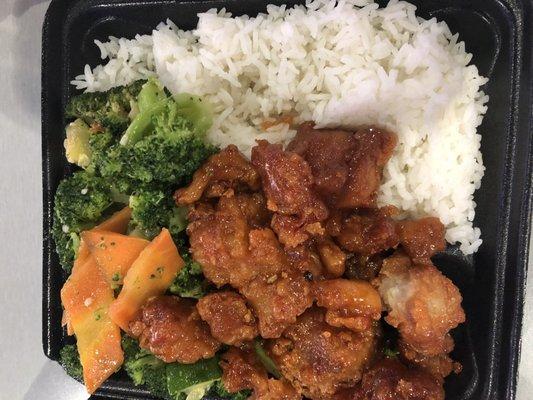 Honey chicken. Mixed veggies. Too much garlic but other than that it's what you'd expect from mall food.