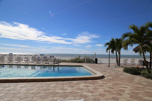 Sandy Shores at John's Pass Direct Beach Front Pool