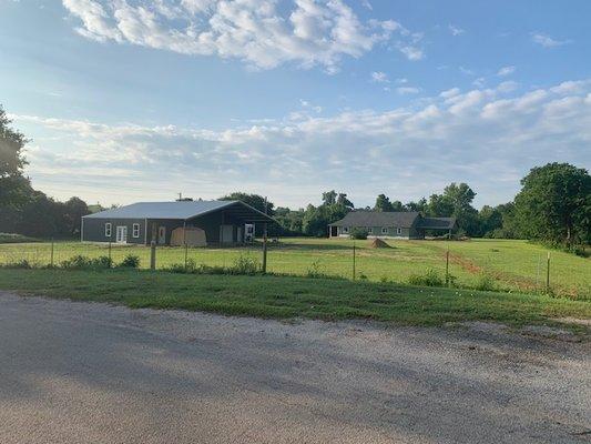 House and shop in Smithville, Tx