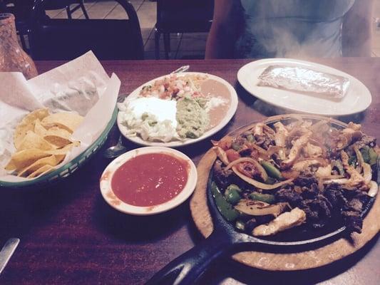 We had lunch there today. Fajitas single serving.