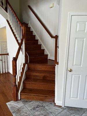 5 inch hardwood floors installed on steps.