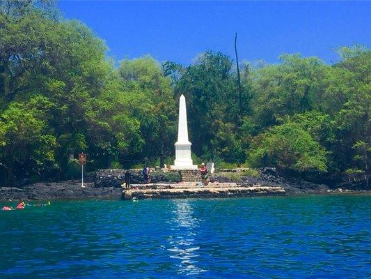 Snorkeling at Capt Cook monument.