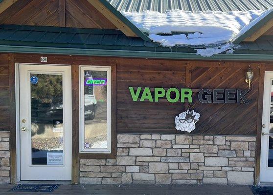 What Vapor Geek's store front looks like.