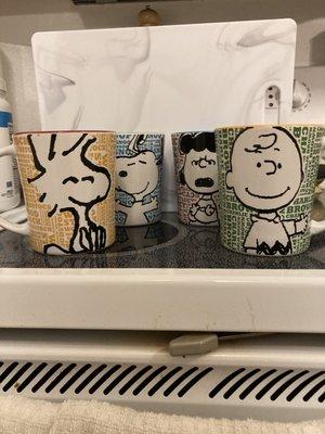 Really cute mug set.