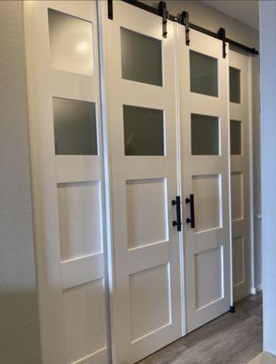 Stationary double doors