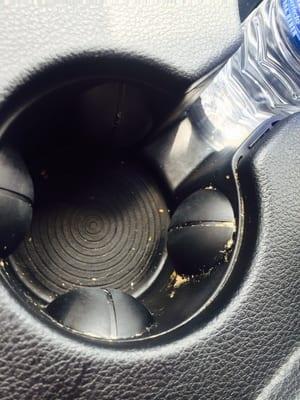 I know how they say if they don't catch something tell them, but this is the drivers side cupholder. How could u miss this?