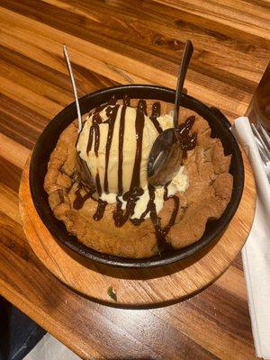 Chocolate chip pie with ice cream =piezookie