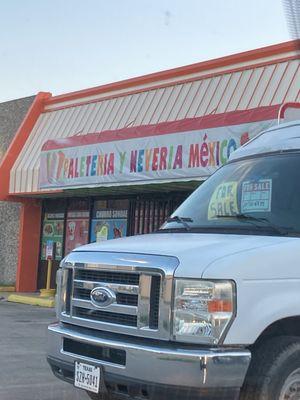 I was parked next to this van, which was allowed to park here, while I wasn't for no apparent reason.