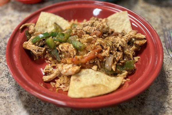 Arroz con Pollo y Vegetables (cheese sauce on side)