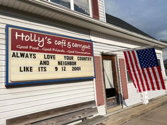 Holly's Cafe & Carryout