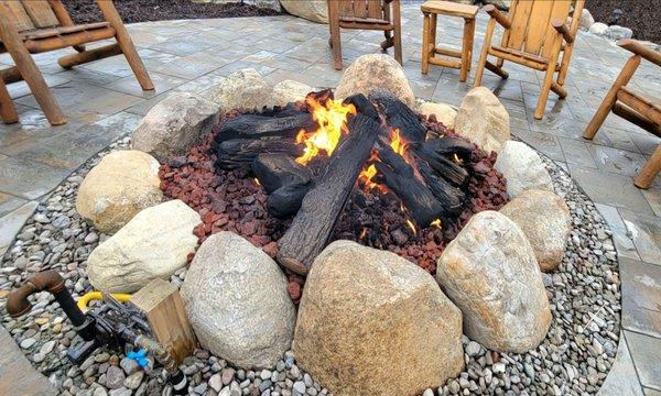 Gas firepit