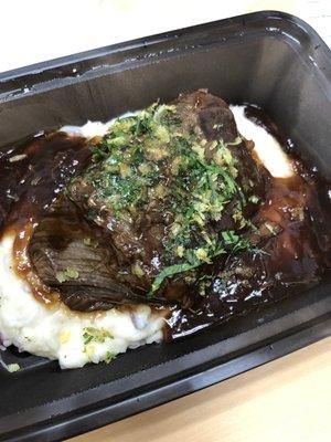 Short ribs and mashed potato