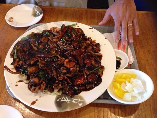 Seafood jja jang myun