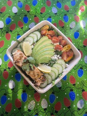 The mighty bowl with salmon and avocado.