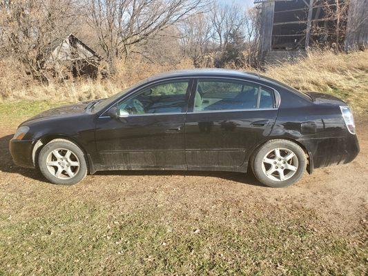 06 Nissan Altima excellent company vehicle being parted out. Daily driver.