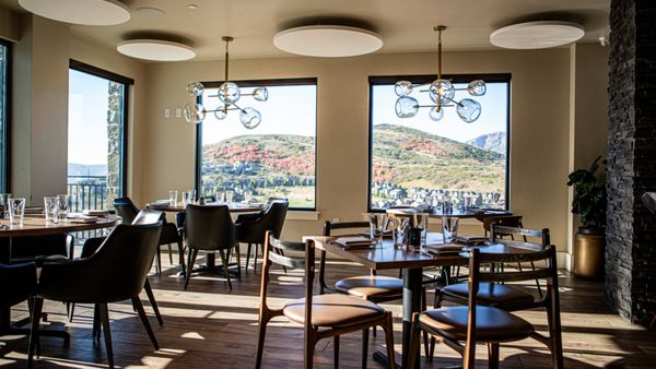 Take a seat and immerse yourself in the vistas at Overlook Restaurant