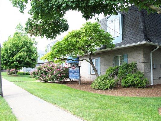 Side view of Glen Rock Chiropractic Center office building.