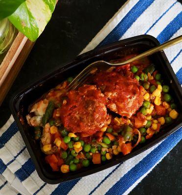 AIR-FRIED
TURKEY
MEATBALLS W/ (GRILLED) TOPPED
CREAMY MASHED POTATOES &
VEGETABLES