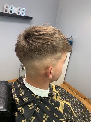 Crop mid-high skin fade