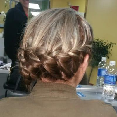 Retouch highlights and a very quickly made braid. I love it!