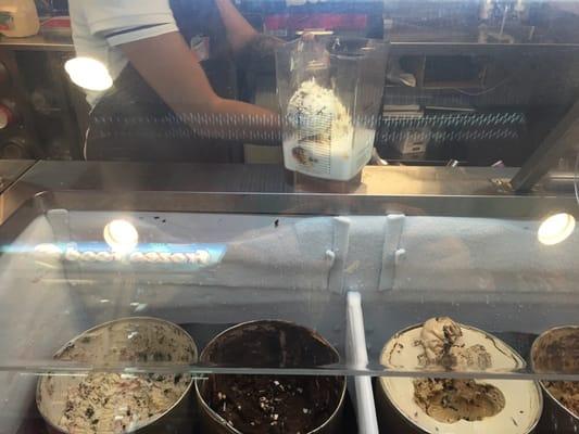 A nice large milk shake to end the evening. Half Pralines and cream and cookies and cream. Yum!