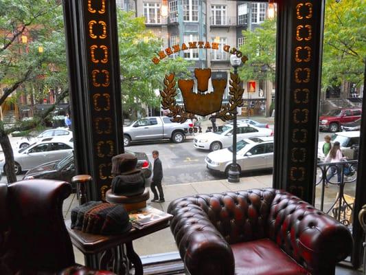 Matte gild on glass for Goorin Bros. on Newbury Street in Boston.