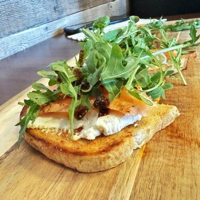 Smoked salmon, cream cheese, arugula & salsa macha on toast