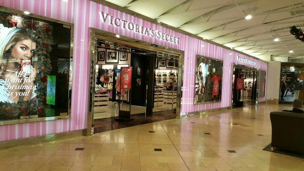 Entrance to Victoria's Secret