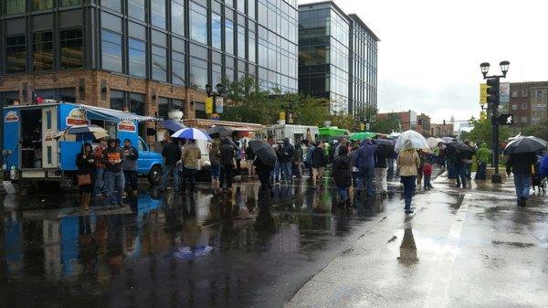 Crowd and lines in the rain.