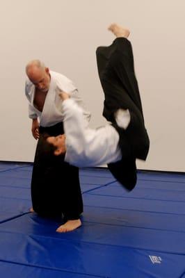 Learning to fly in Aikido