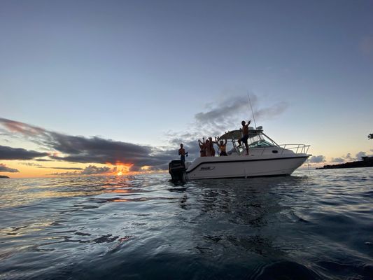 Boat and sunset tour in hawaii