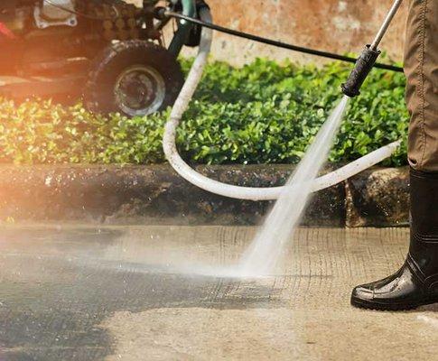 T&T Lawn Maintenance offers pressure washing.  Call T&T Today for FREE Quote 334-718-3673