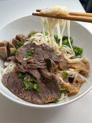 Thai Noodles Beef Strew