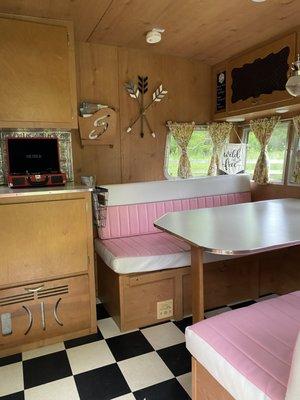 Our 16ft Green camper has pink seat cushions! Perfect for a glamping party in Nashville!